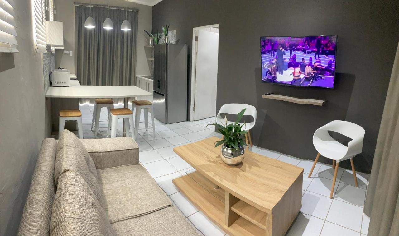Adventure Apartment - Colchester - 5Km From Elephant Park Eksteriør billede